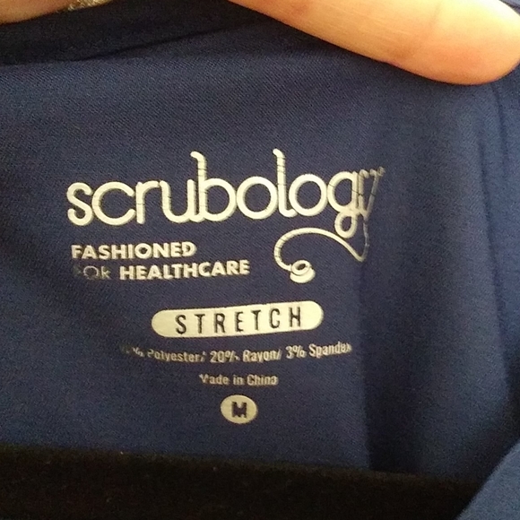 Ladies Scrubology Scrub Top sz Medium 💙 2 for 20 add to bundle to get discount - Picture 3 of 6
